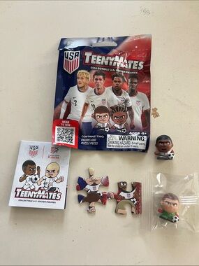 USA Soccer Collectible Figures - Red, White & Blue #3 Richards and #24 Freese
